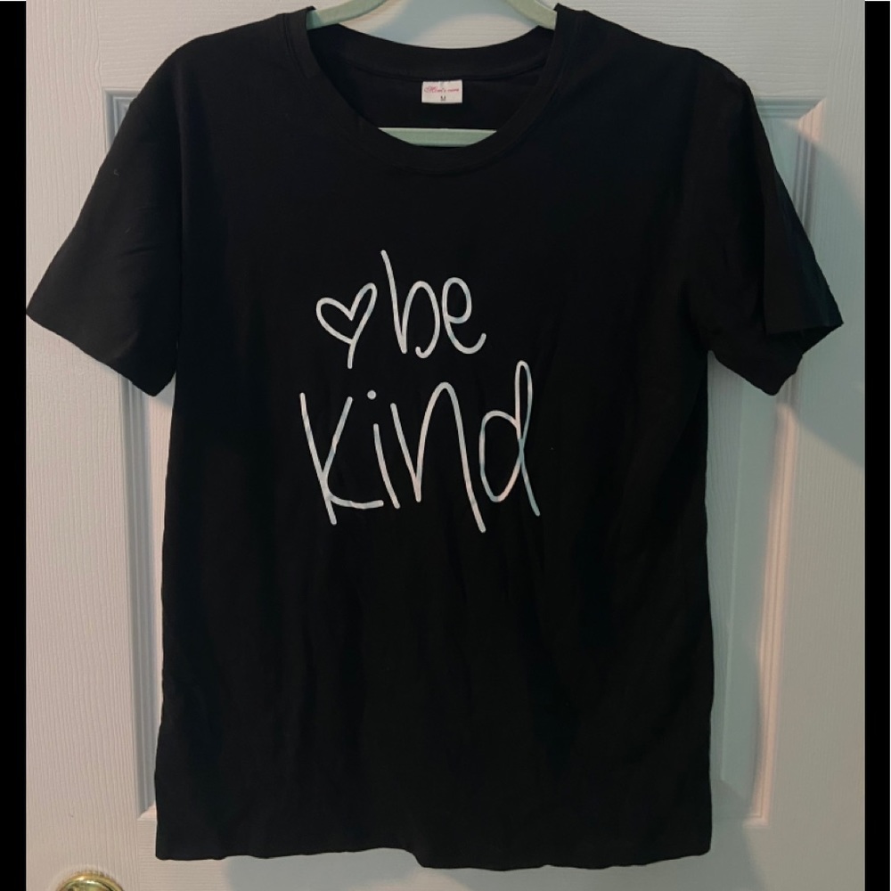Graphic Tee- ‘Be Kind’